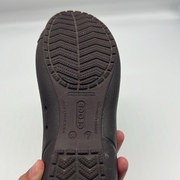 Crocs - Maryjane Brown Turtle Toe Cap Slip On Brown Flats Size 7 - Picture 11 of 11